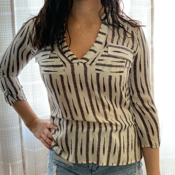 Jolt Tops - Jolt V-Neck Triangle Open Back Top